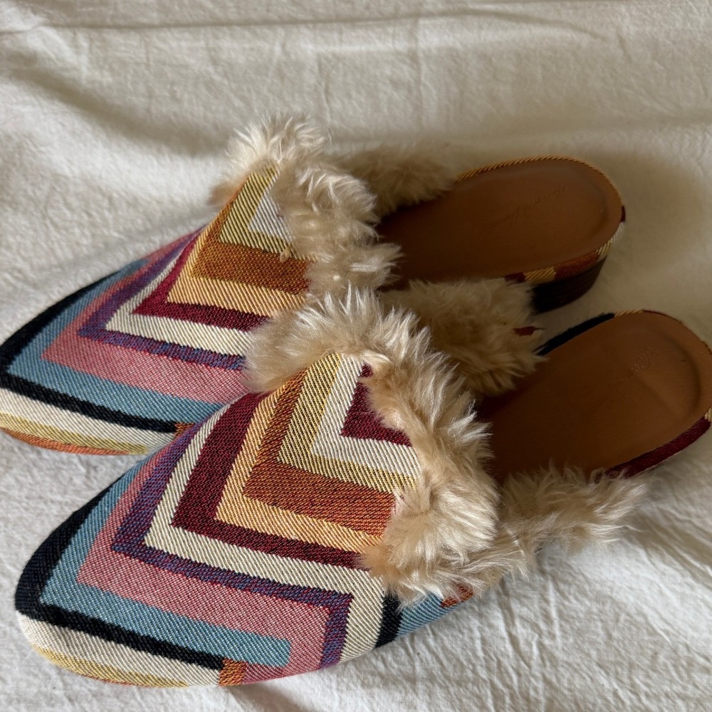 Universal Thread Chevron Tapestry Faux Fur Lined Mules Multicolor Pointed Toe 9